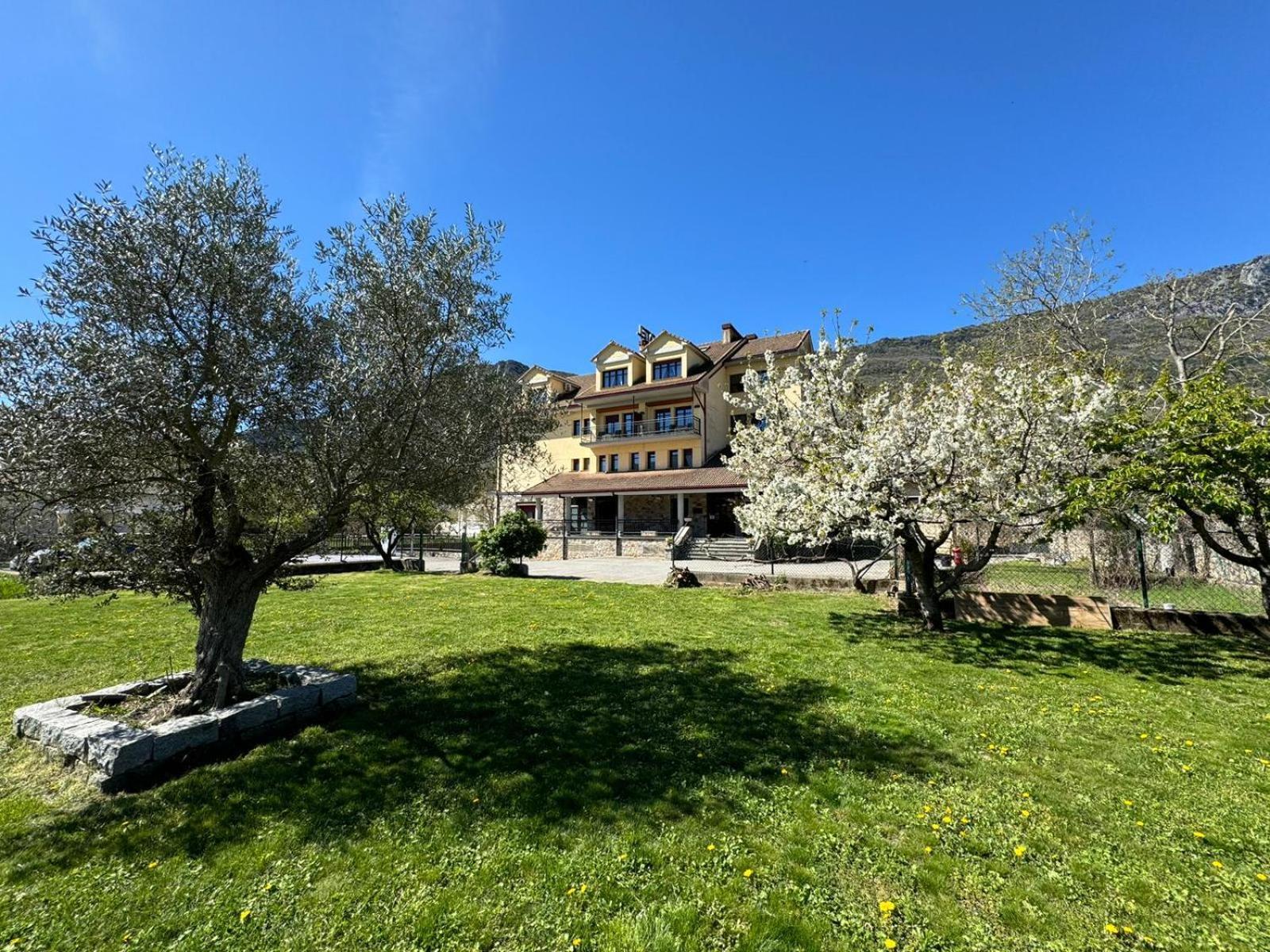Hotel Cotiella Campo  Extérieur photo